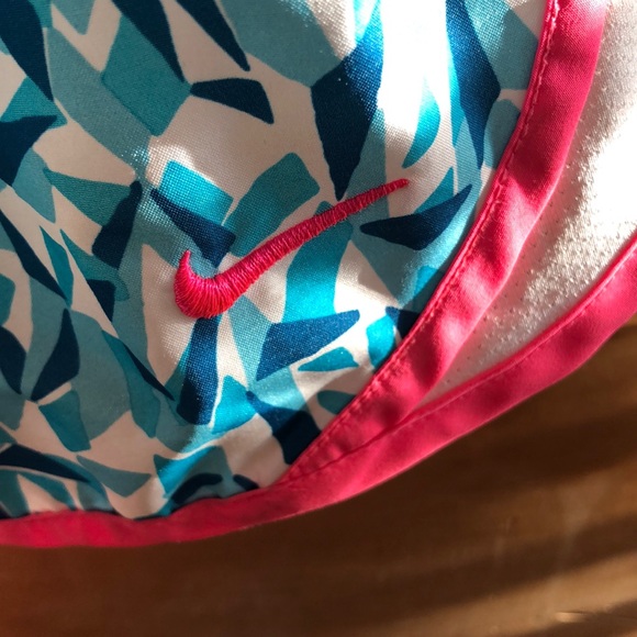 Nike pattern athletic shorts - Picture 2 of 5